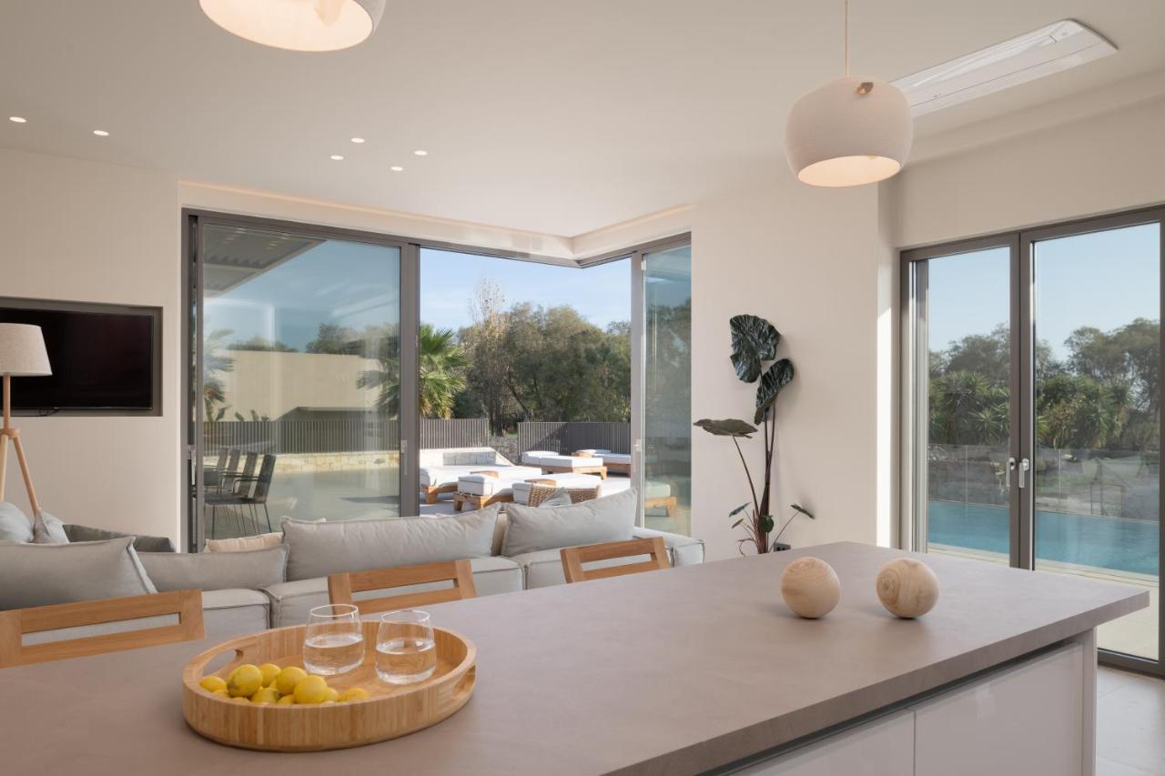 Athina Luxury Villa, With Pool & Walk To The Beach, By Thinkvilla La Canea Esterno foto