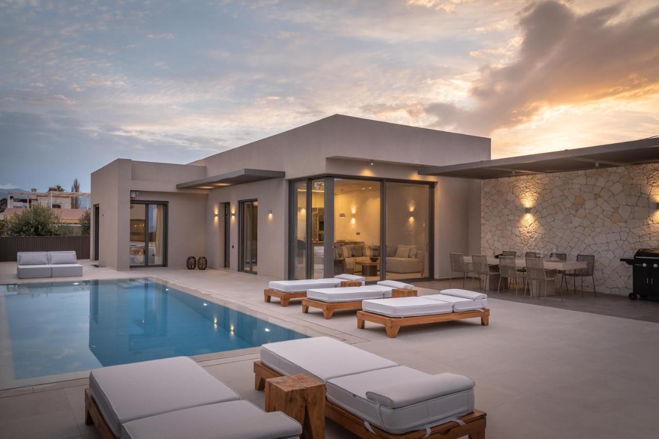 Athina Luxury Villa, With Pool & Walk To The Beach, By Thinkvilla La Canea Esterno foto